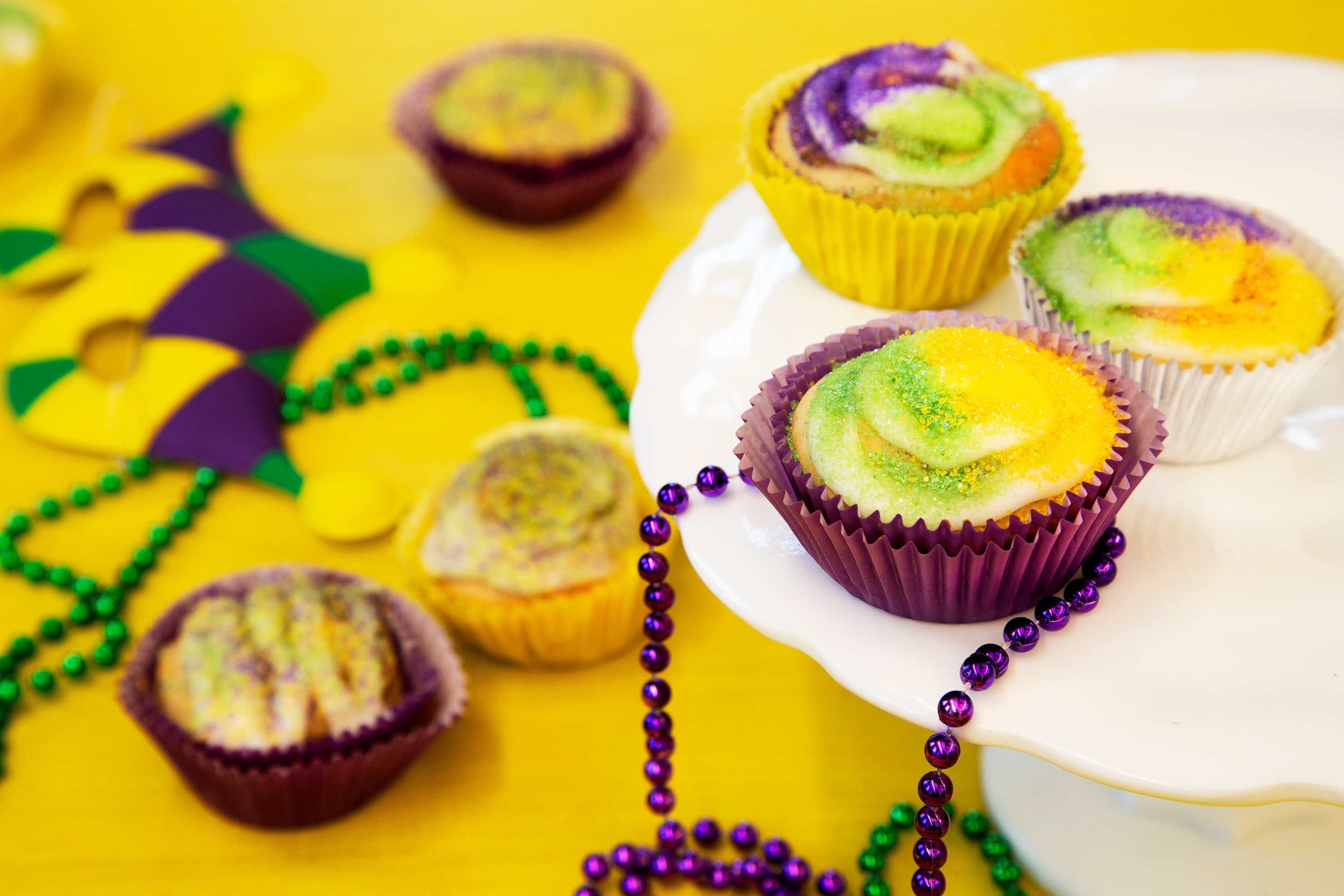 http://gardenandgun.com/wp-content/uploads/2014/01/kingcake-cupckaes10518.jpg