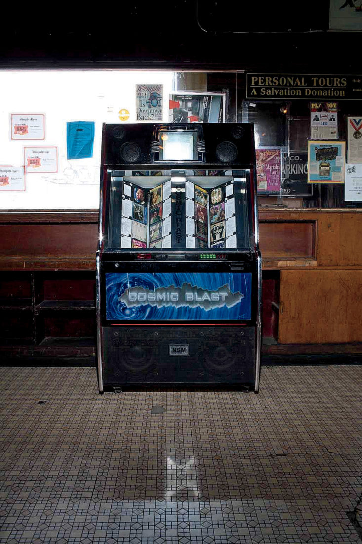 Earnestine & Hazel's rocking jukebox.
