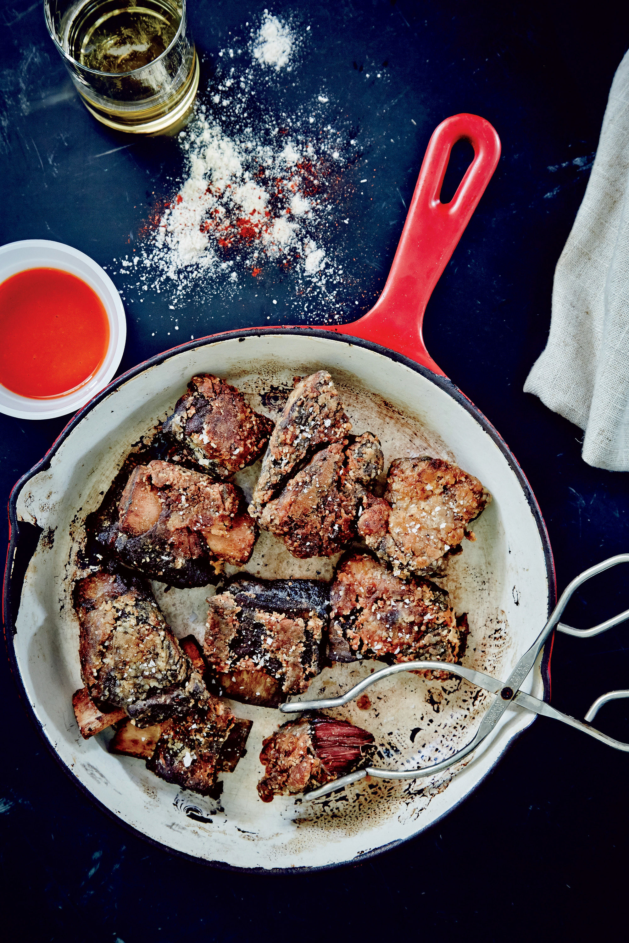 12 Seasoned Cast Iron Skillet with Ribs and More