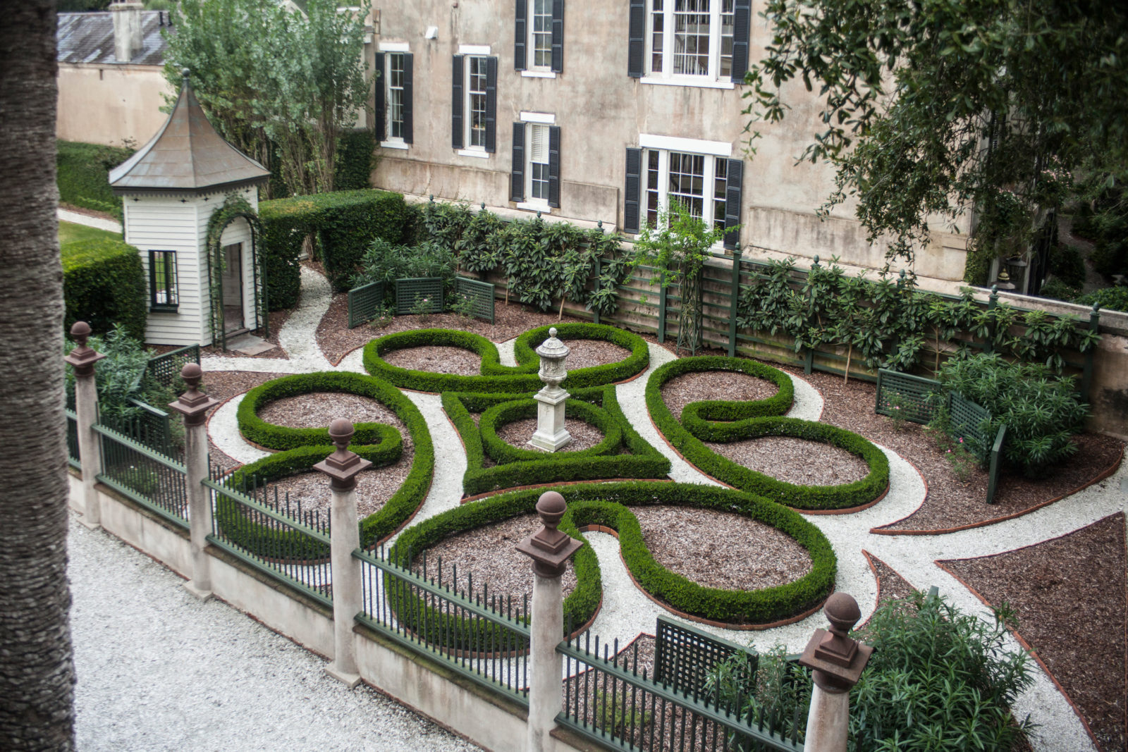 Pretty country garden with seating and throws | Create the perfect gardener's retreat | PHOTO GALLERY | Housetohome.co.uk