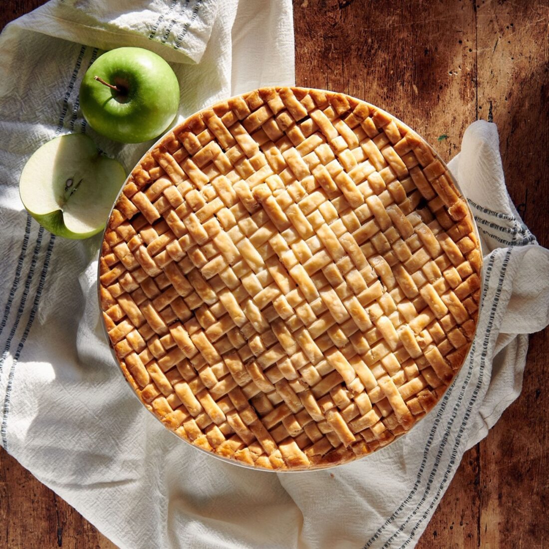 Richmond’s Pie Prodigy
How Kate Aliberti weaves dreamy latticework for her home-baked pies—like this stunning apple pie with sorghum and cinnamon.
Get the recipe.