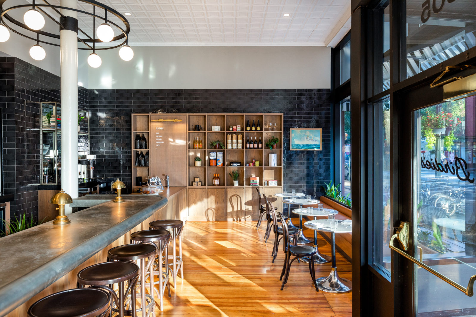 Birdie’s, a New Oyster Bar, Opens in Richmond, Virginia – Garden & Gun