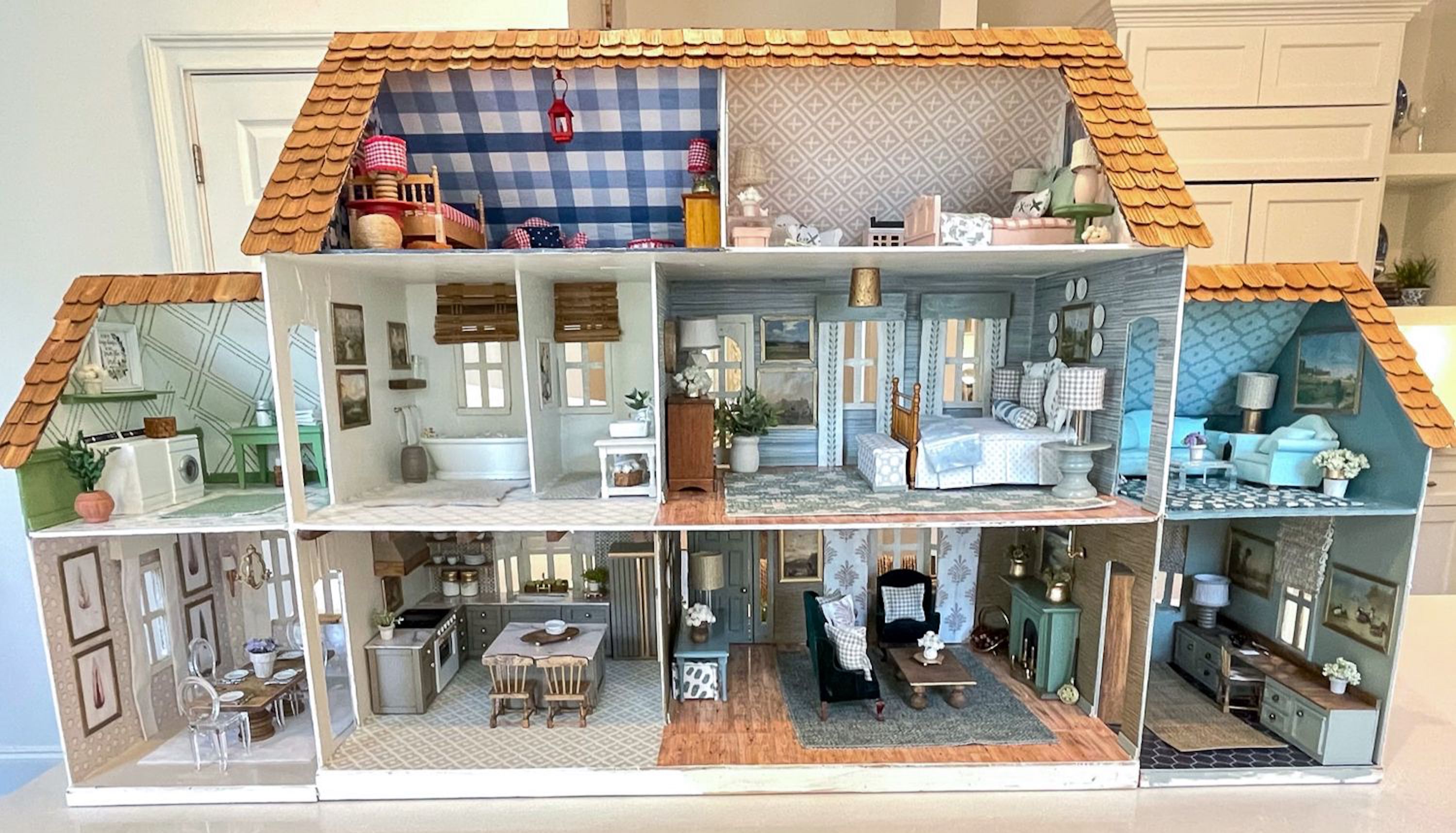 A Sweet Southern Dollhouse You Have to See to Believe – Garden & Gun