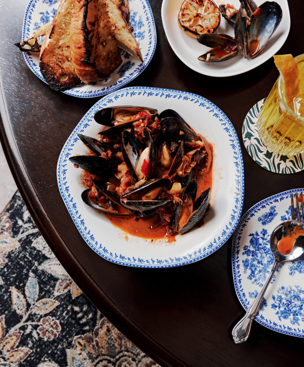 A bowl of mussels