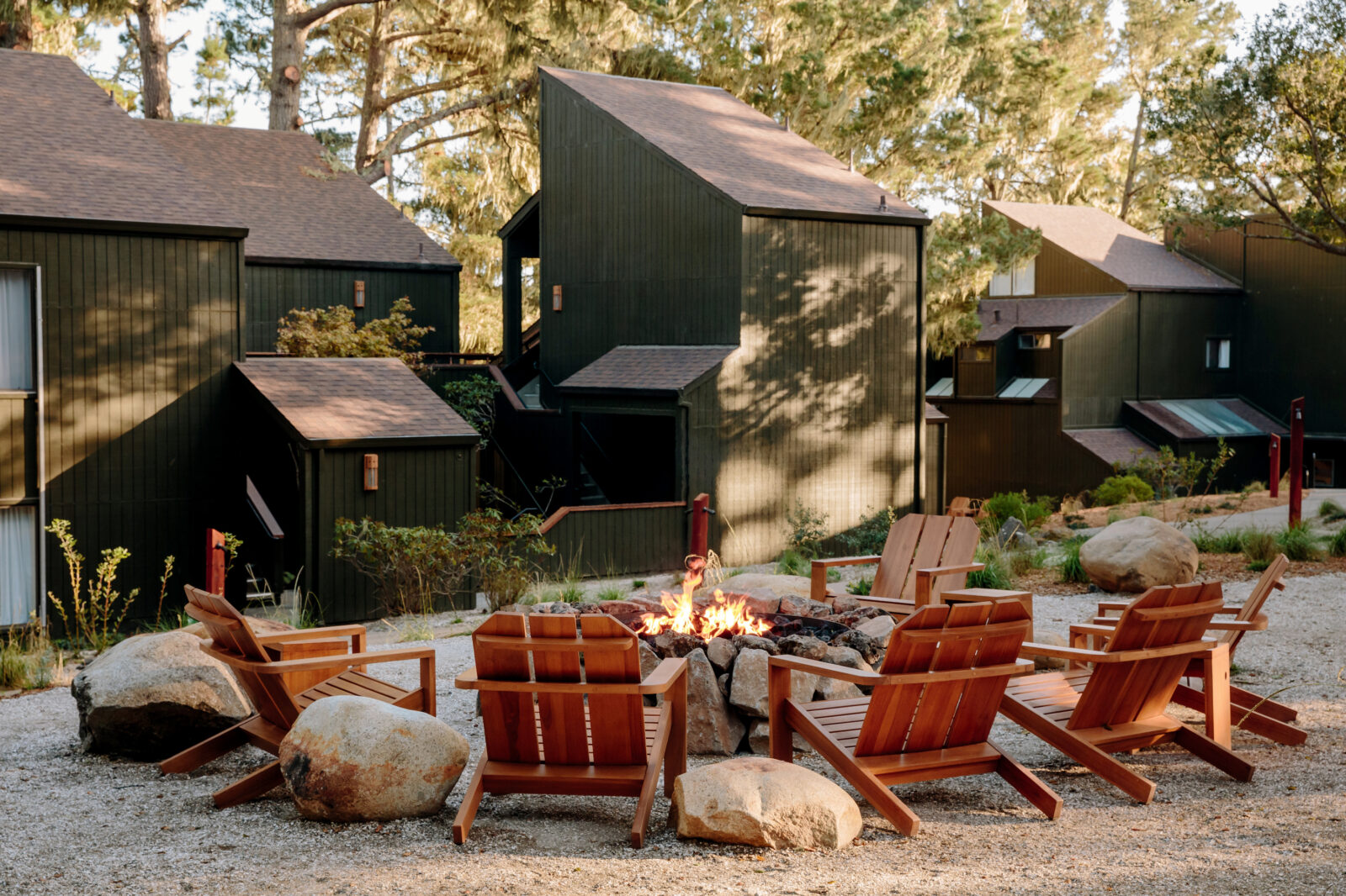 A firepit outside with chairs around it