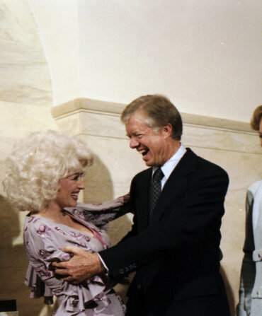 Dolly Parton visits Jimmy Carter at White Hous