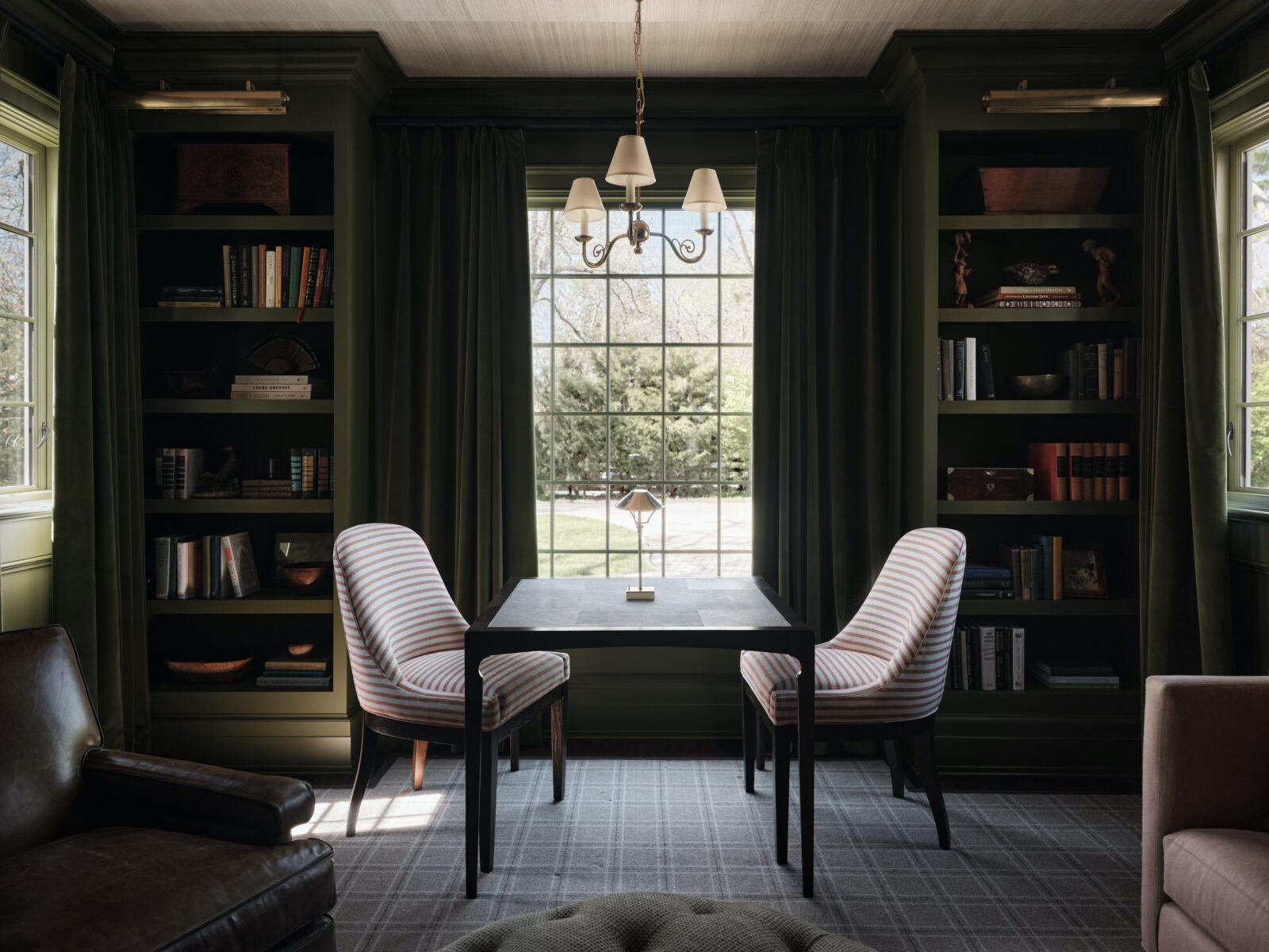 A sitting table in a green den