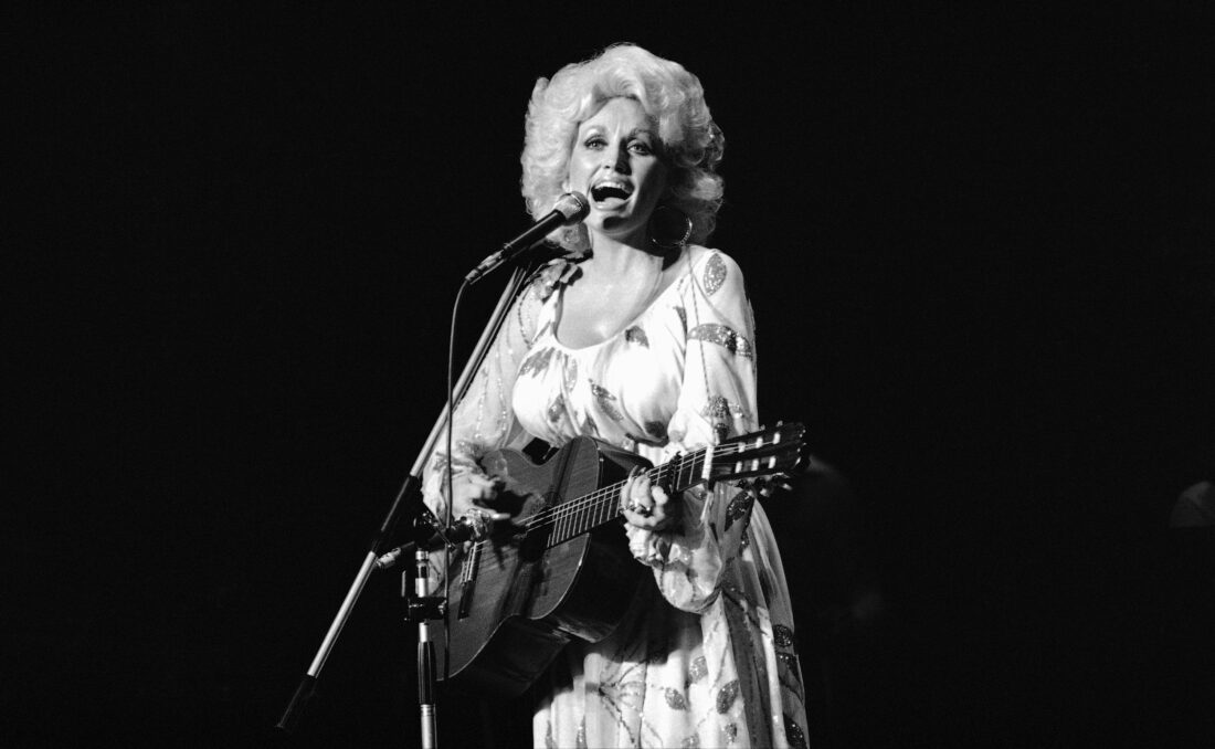 Dolly Parton sings on stage