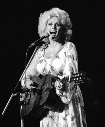 Dolly Parton sings on stage