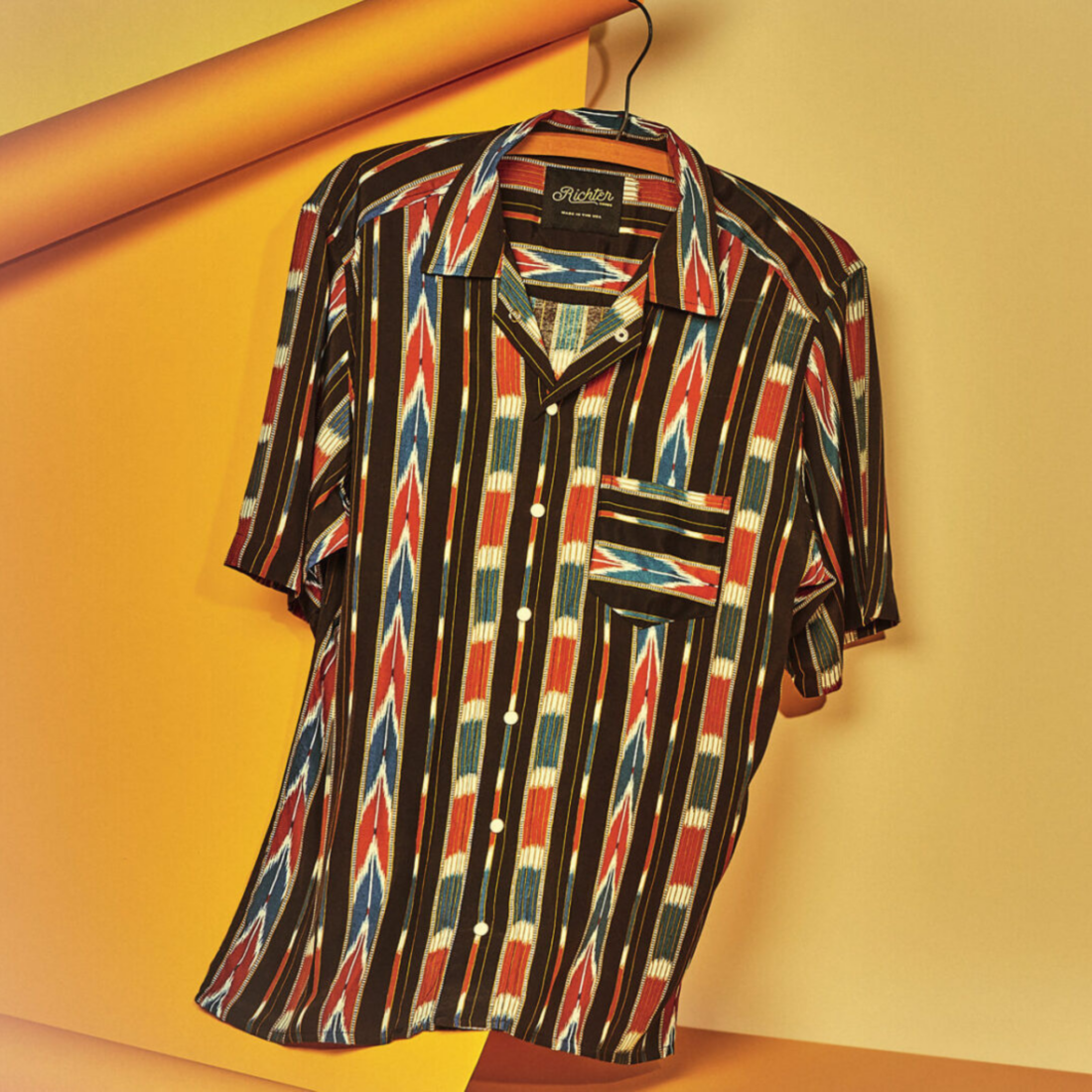 Men's patterned shirt with snaps