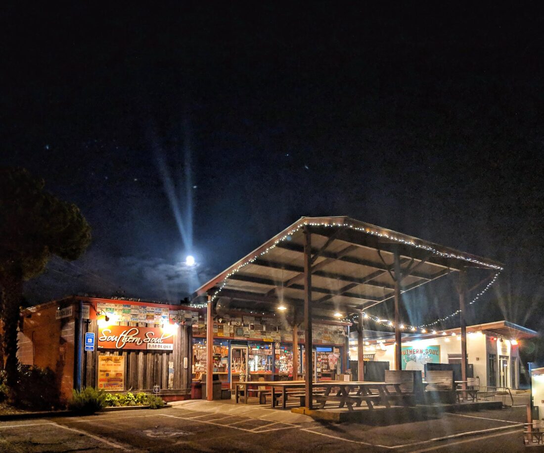 The exterior of a bbq joint