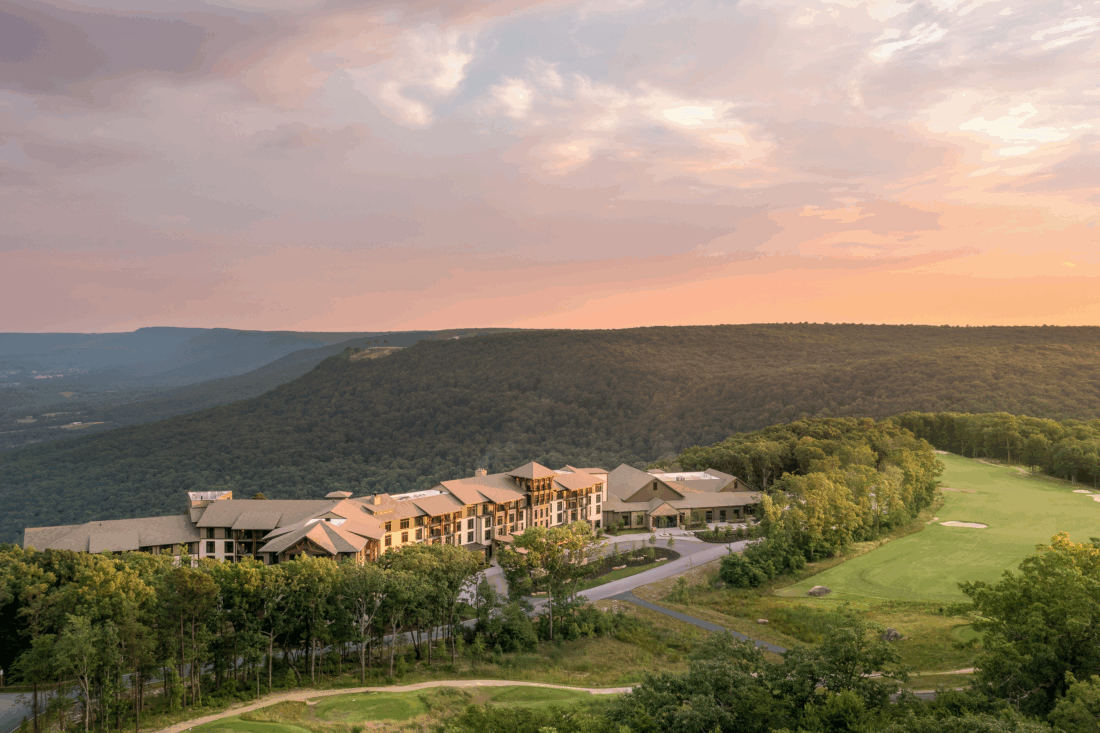 MCLEMORE RESORT, GEORGIA
Cliffside dining. A luxury spa. Breathtaking views. It’s all available at McLemore Resort, a premier mountaintop retreat just a short drive from Atlanta, Nashville, and Birmingham— close enough for convenience, yet worlds away. Perched atop Lookout Mountain outside Chattanooga, at 2,300 feet elevation, this distinct getaway is home to two world-class golf courses, exceptional dining, endless outdoor activities, and Cloudland, a luxurious Curio Collection by Hilton hotel—peak luxury stay.
TheMclemore.com
@MclemoreResort