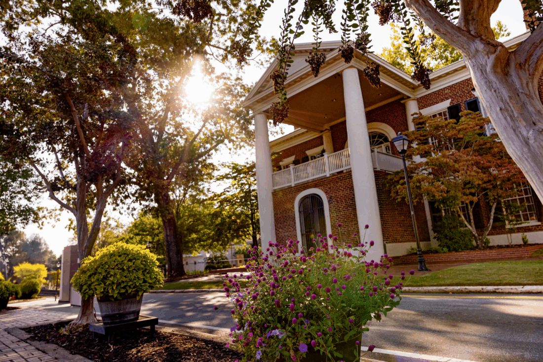 DAHLONEGA, GEORGIA
For Hallmark movie allure and incredible natural beauty, escape to Dahlonega, north of Atlanta. This gorgeous North Georgia mountain town was the site of America’s first major gold rush. Today it’s better known for its storybook appeal with charming vineyards, rich history, lovely boutiques, and breathtaking mountain views—the perfect setting to write your own vacation story.
Dahlonega.org
@Discover.Dahlonega