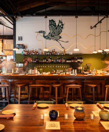 Figulina community table bar
