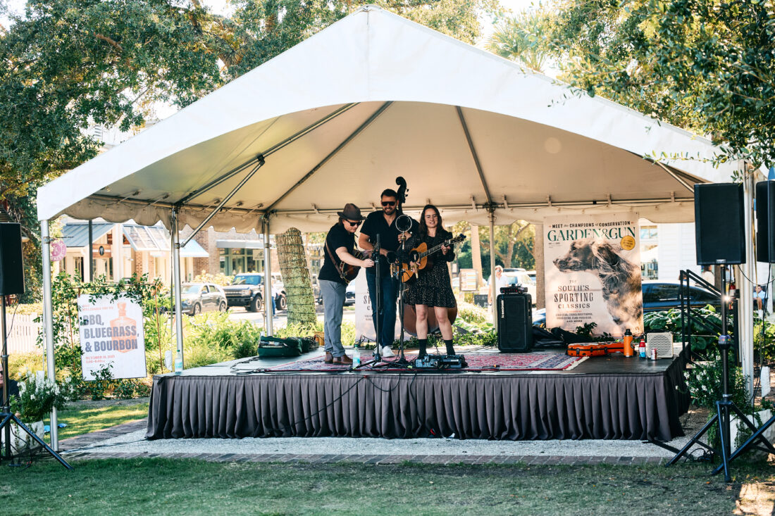 Swanagan and Tai Ray kick off the sunny afternoon with a lively bluegrass performance.