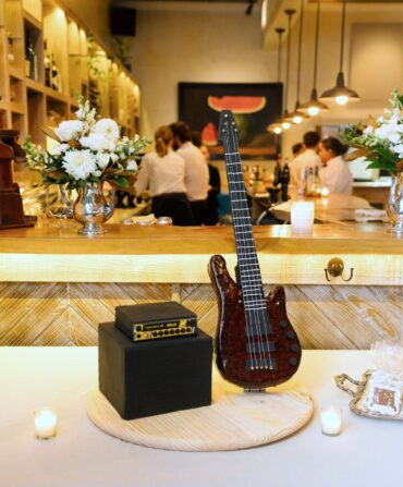 a guitar cake