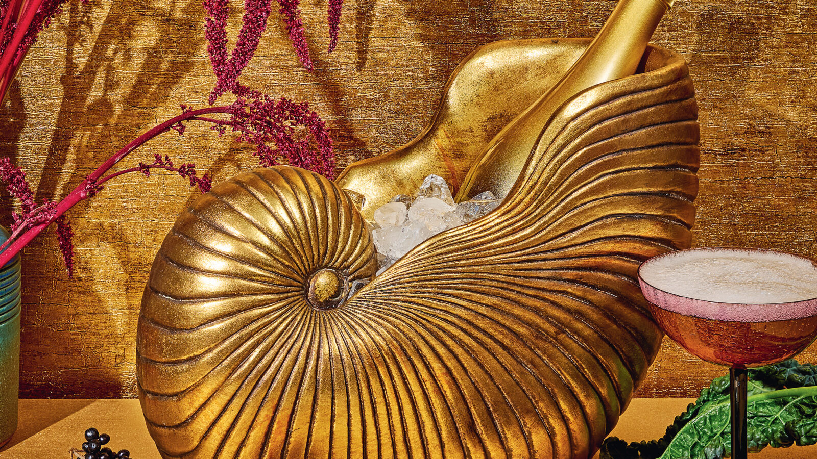 A shell bottle holder with ice