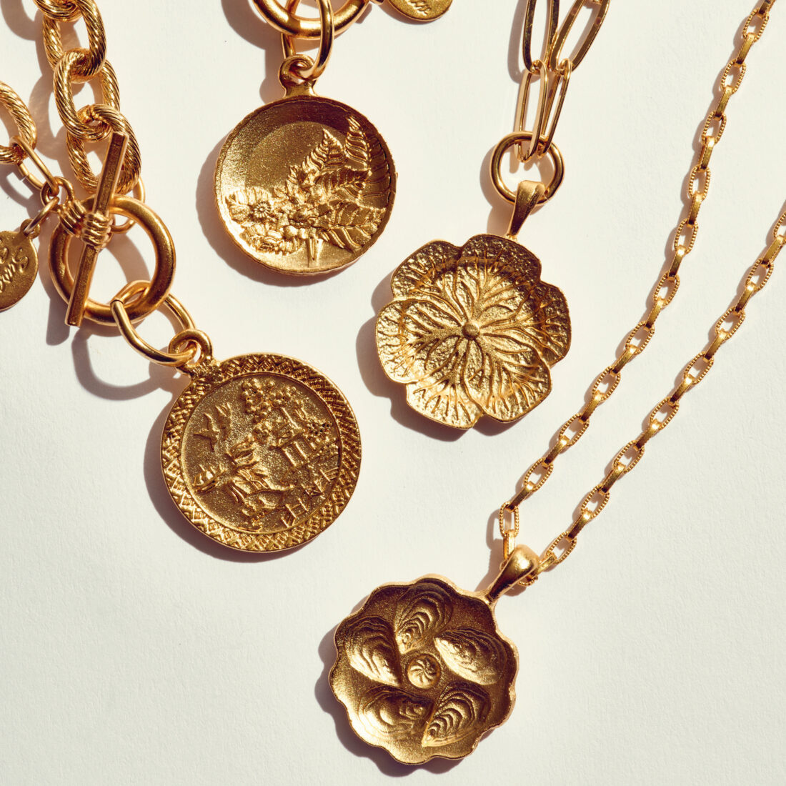 Gold necklaces with plate pendants