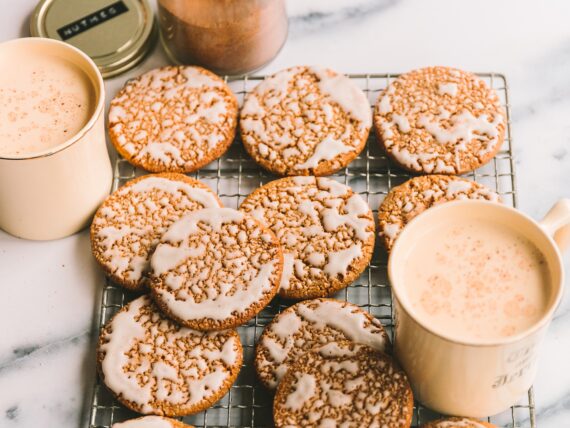 A wire tray of cookies