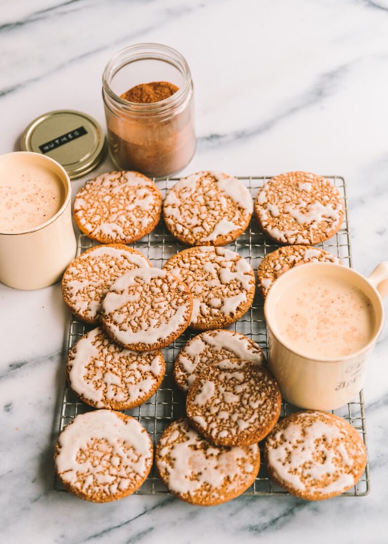 A wire tray of cookies