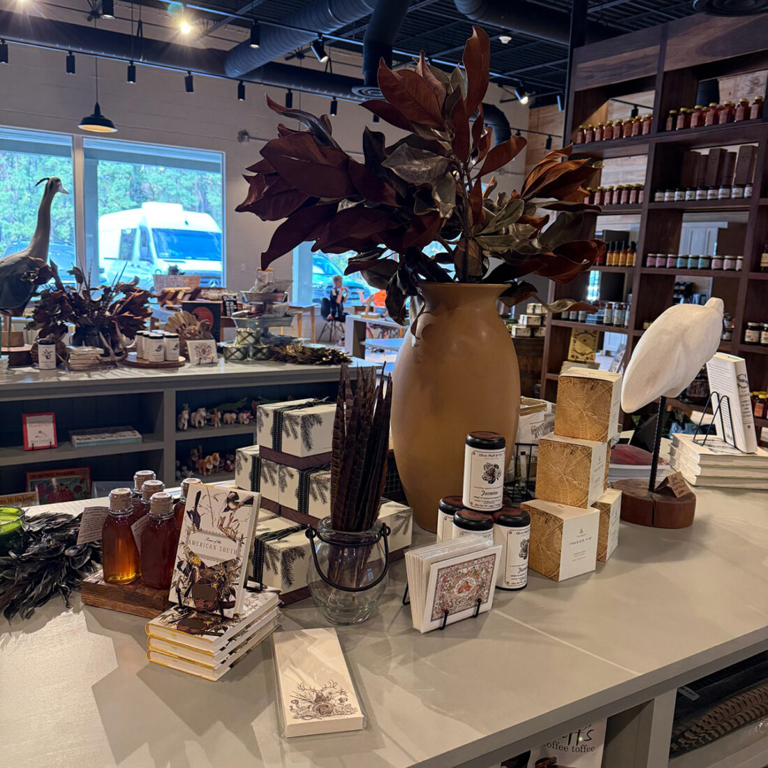 Roba izložena u trgovini mješovitom robom