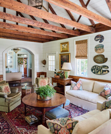 A colorful livingroom