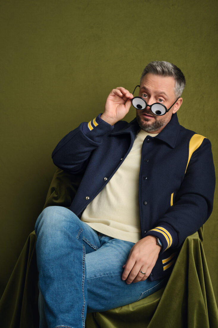 A portrait of Nate Bargartze