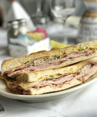 A sandwich on a plate