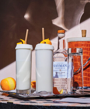 A set of two Ramos gin fizzes