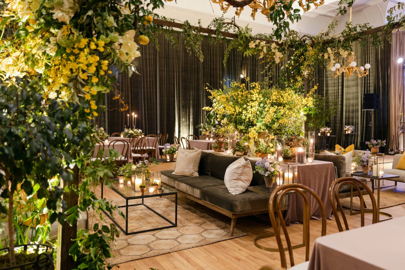 Oncidium orchids, forsythia, citrus, ferns, clematis, smilax vines, and muscadine vines foraged in the Lowcountry framed the central lounge area.