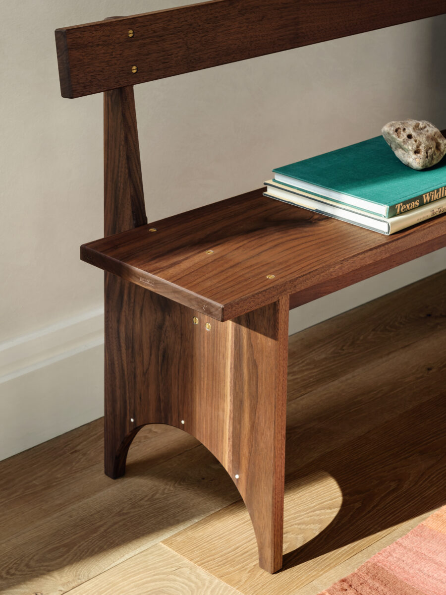 detailed photo of an oak hallway bench