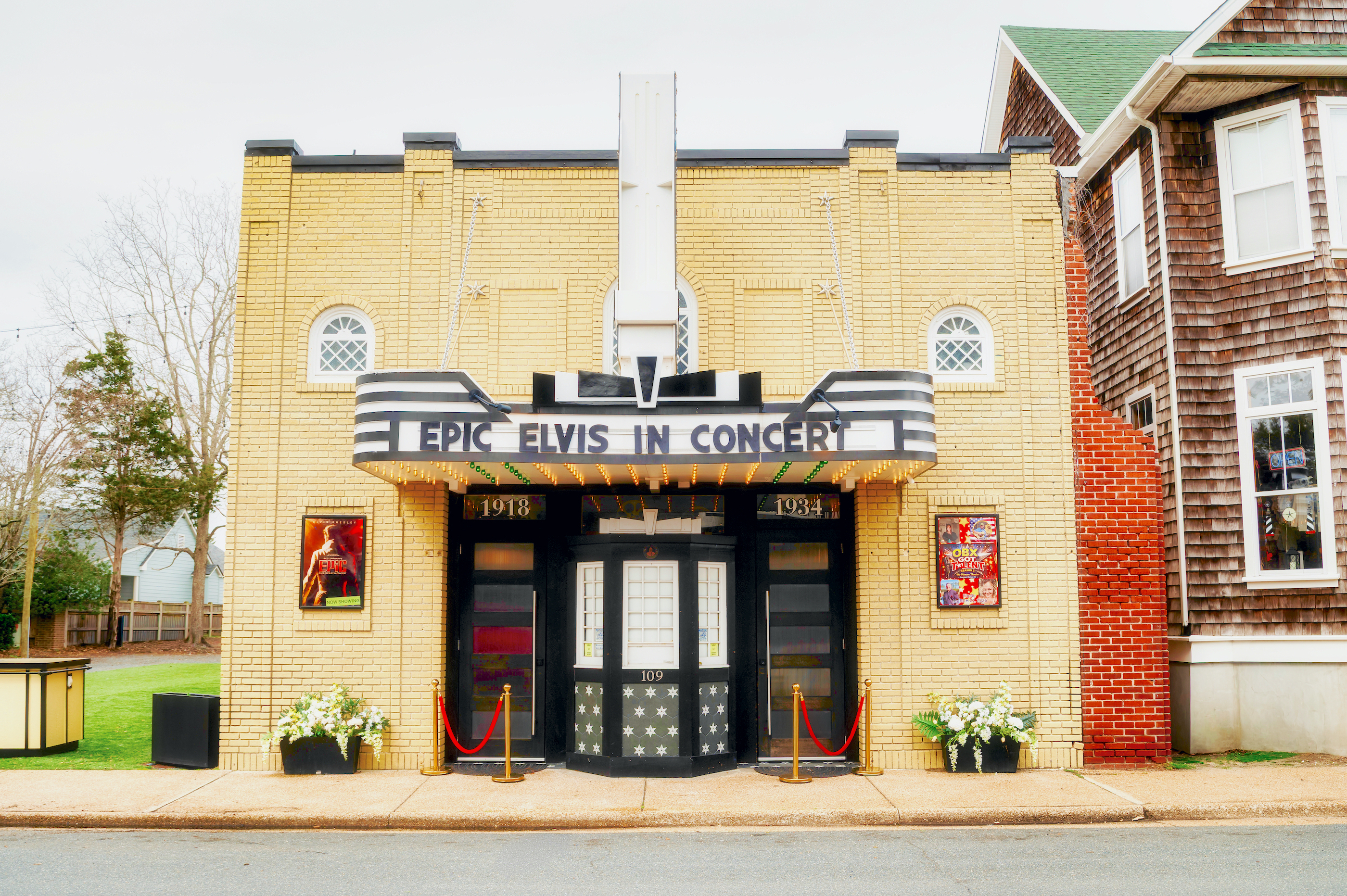 gardenandgun.com - Gabriela Gomez-Misserian - How a Single-Screen Theater on a Remote North Carolina Island Keeps Movie Magic Alive