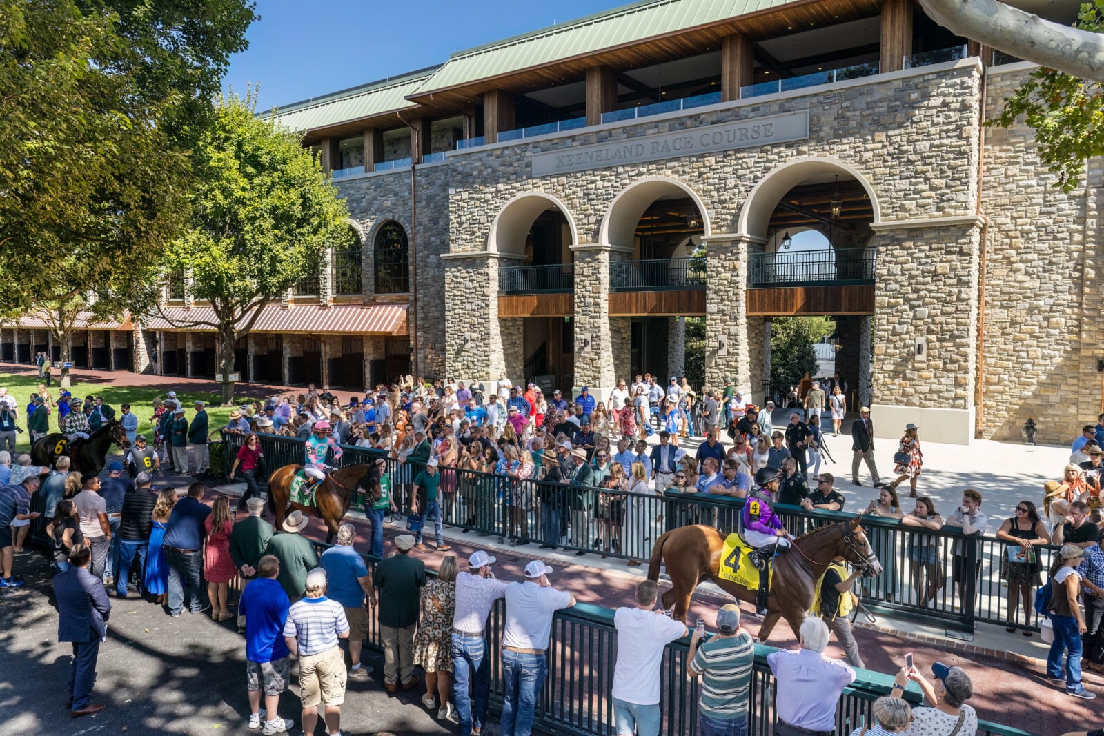 A crowded paddock at Keeneland