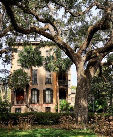 image of a historic home on Monterey Square in Savannah, Georgia