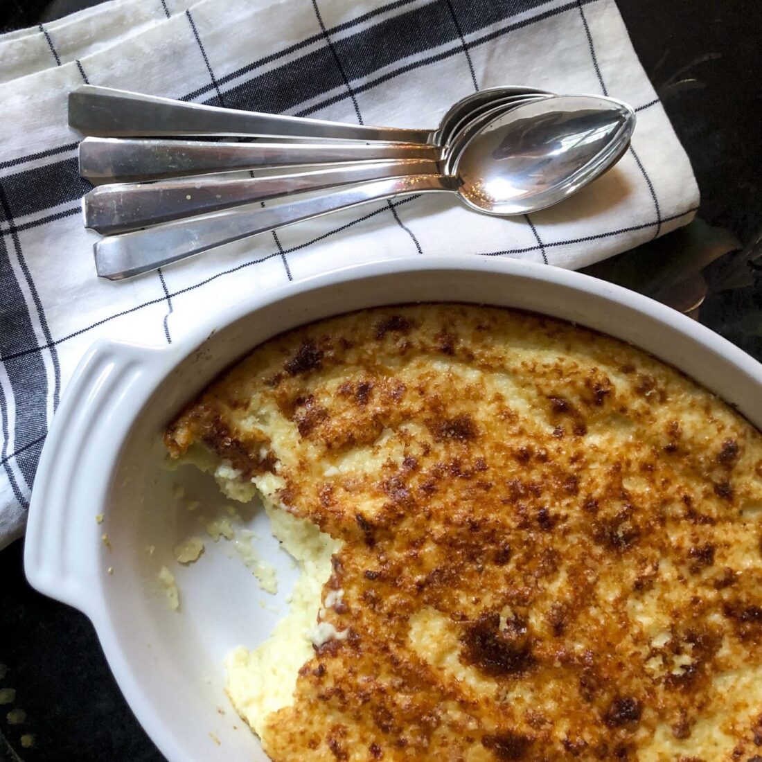 Cheesy grits in a bowl