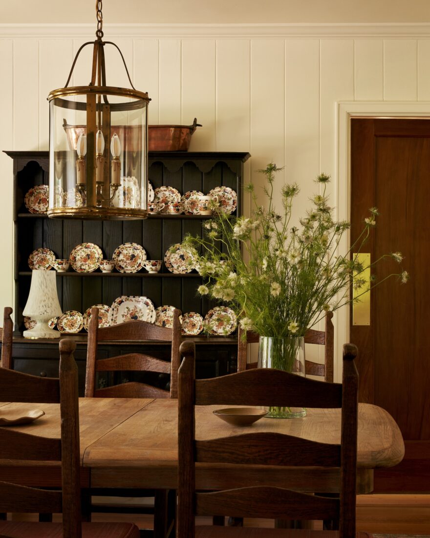image of a dining room