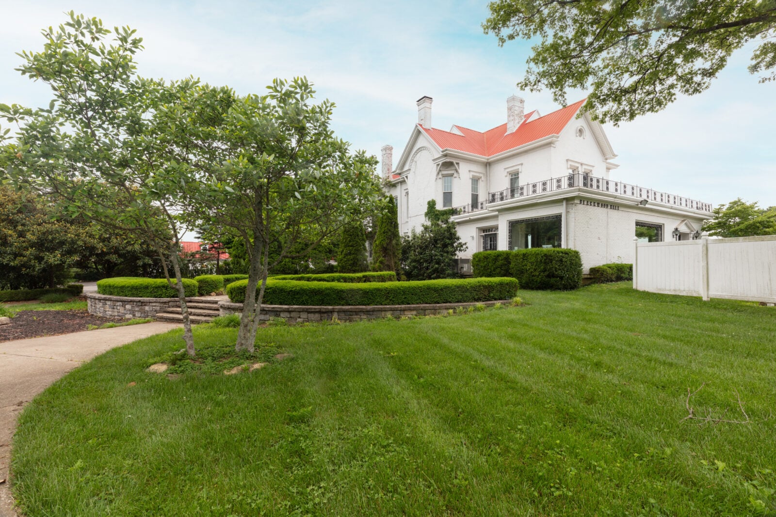 house exterior lawn