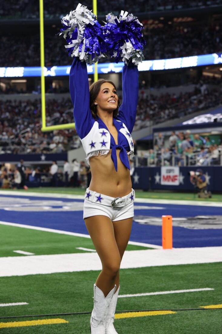 a dallas cowboys cheerleader
