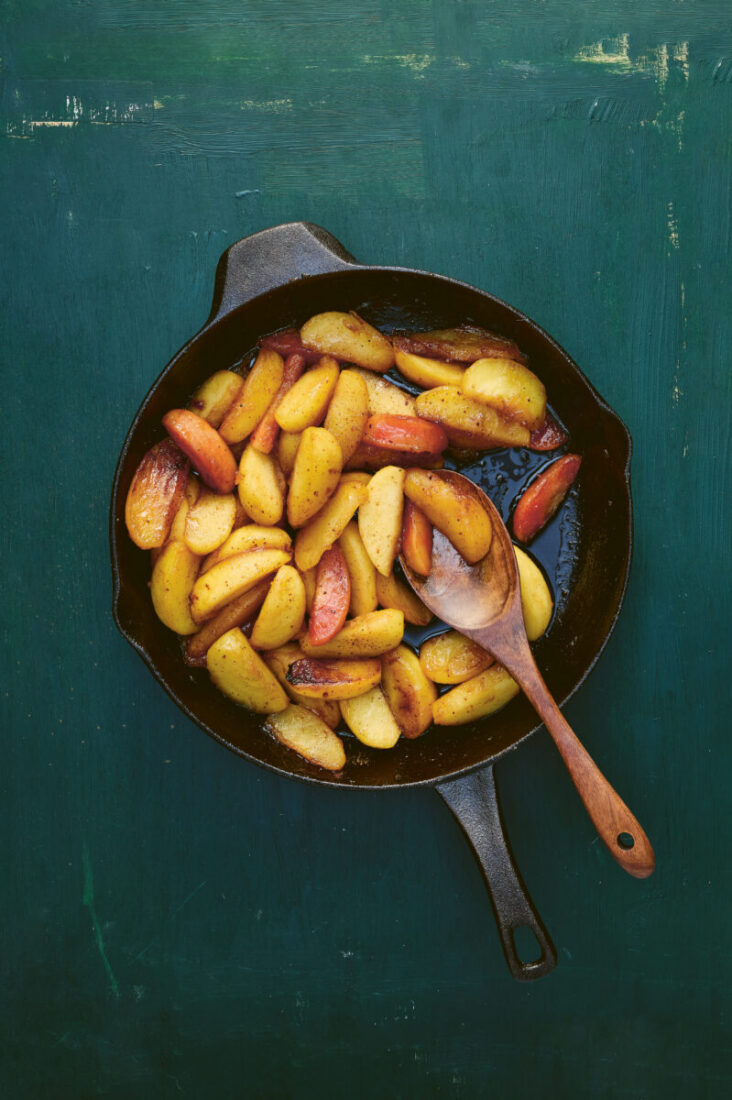apples in skillet