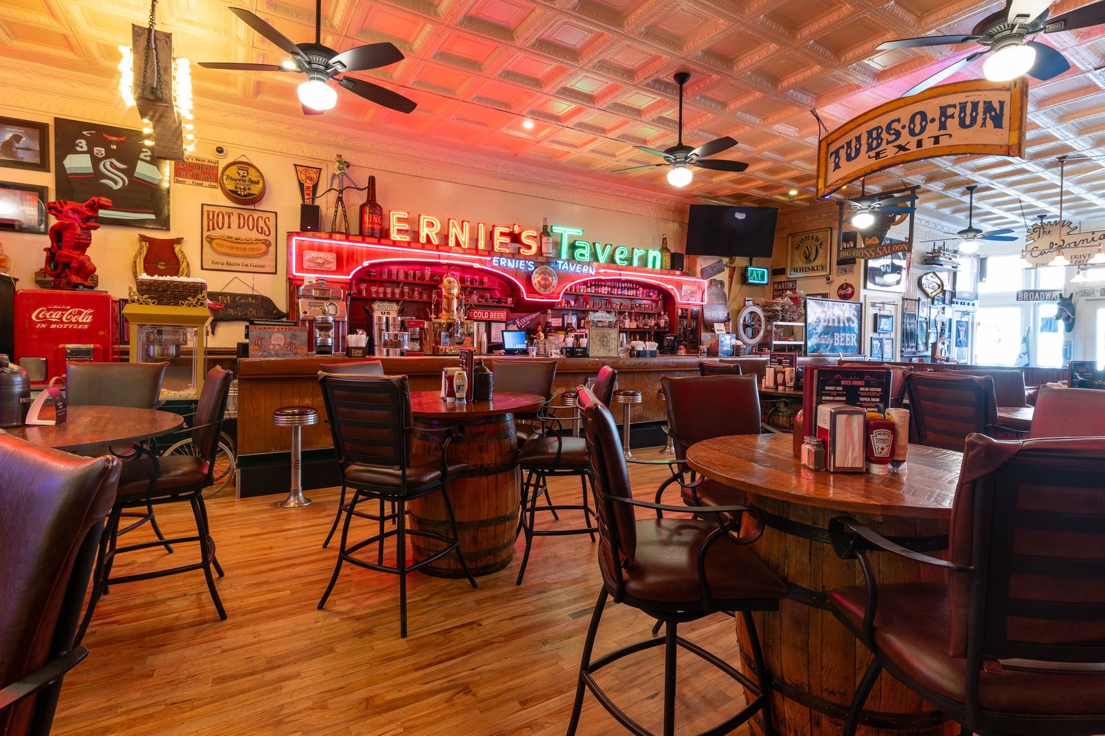 Ernie's Tavern interior