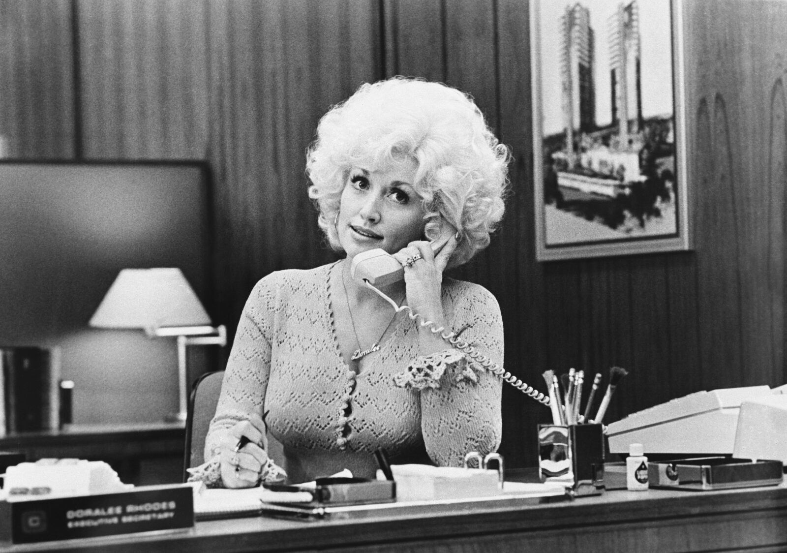 Dolly Parton with a phone