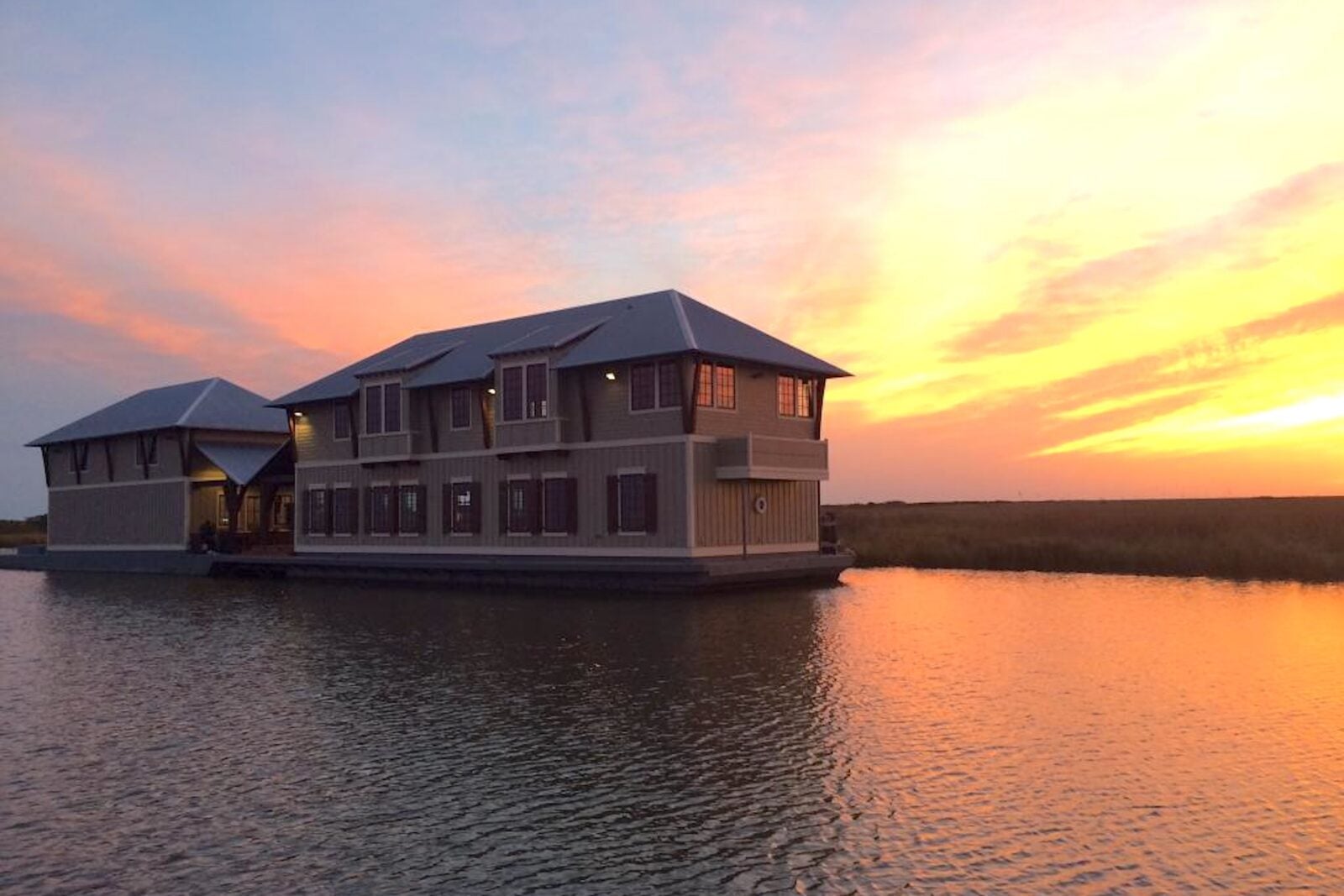 A lodge on the water