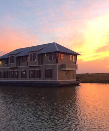 A lodge on the water