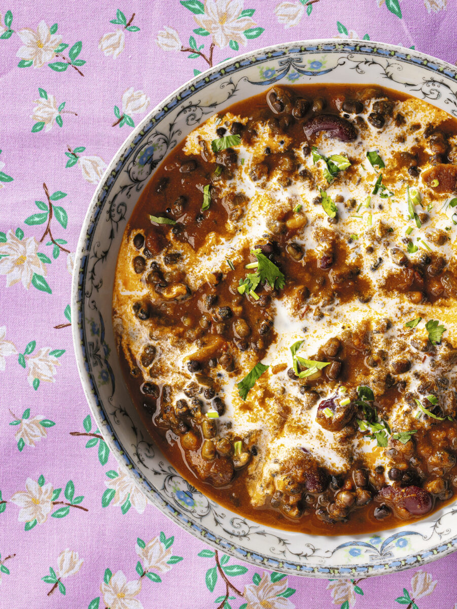 Dal makhani pot