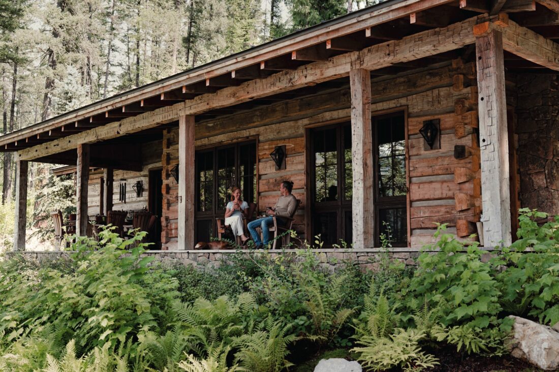A Texas Couple’s Cabin in Montana Proves Bigger Isn’t Always Necessarily Better