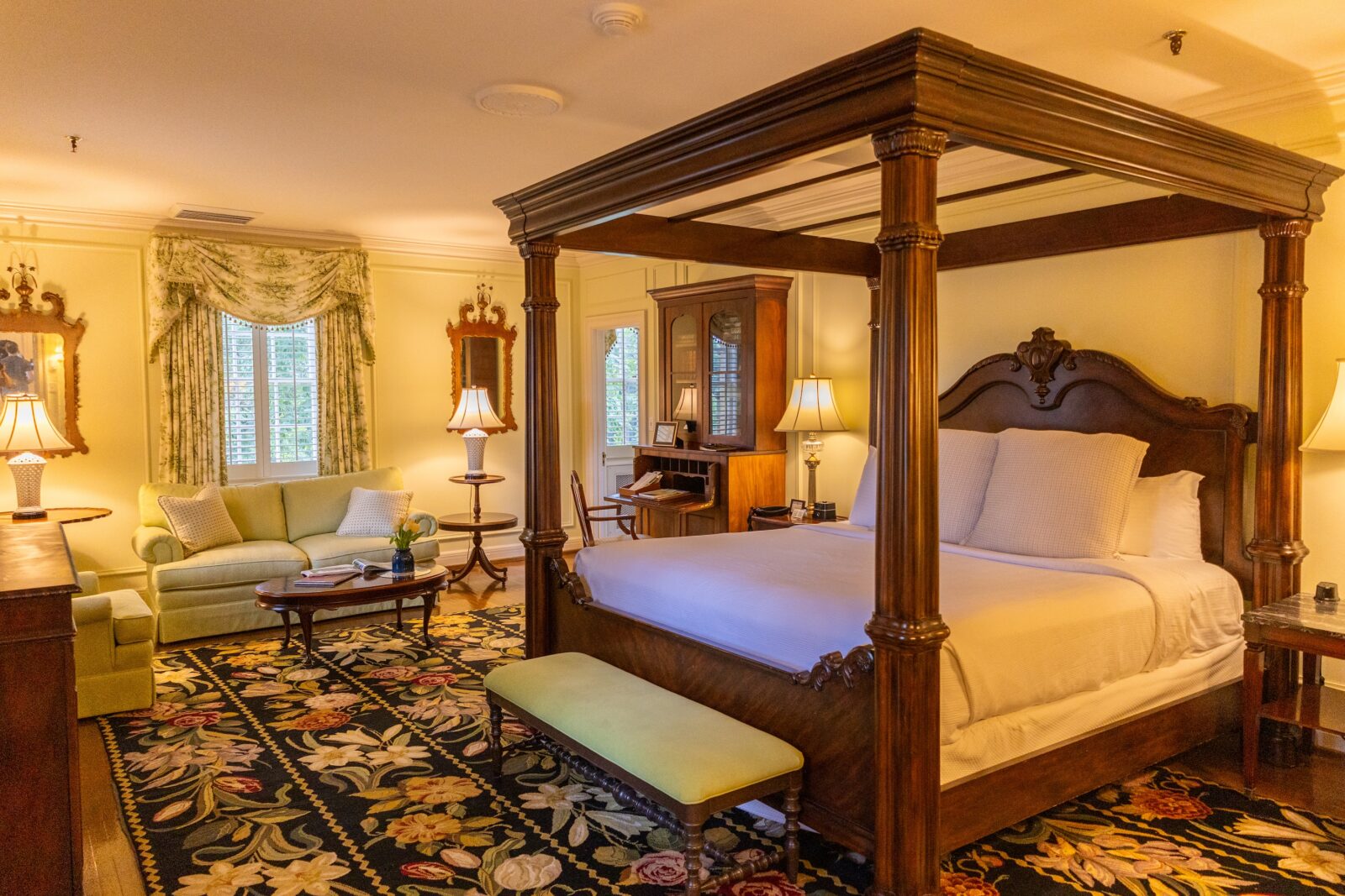 A guest bedroom